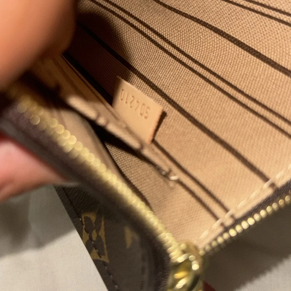 Louis Vuitton Neverfull GM POUCH - Picture 4 of 8